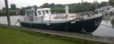 Klassieke zeilboot van geheel nieuw tuig voorzien